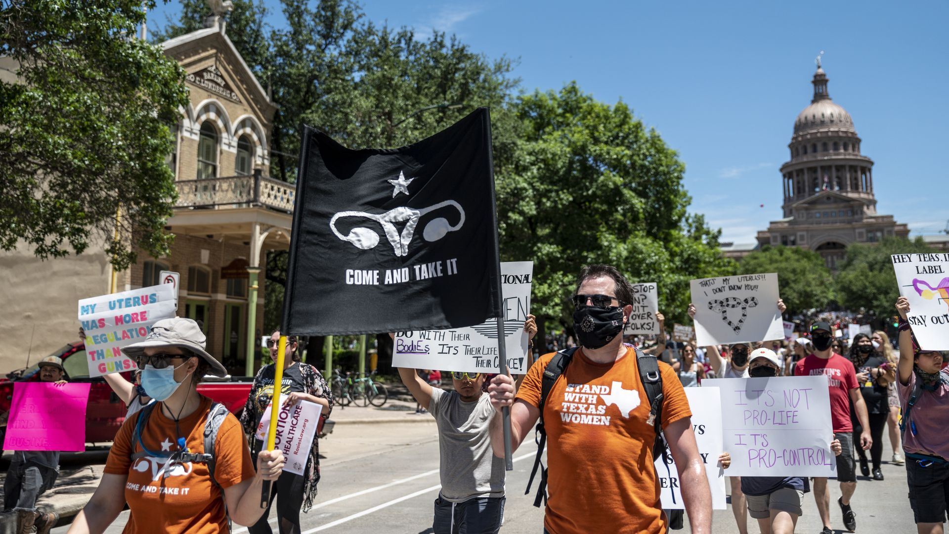 Picture of people protesting the Texas abortion law