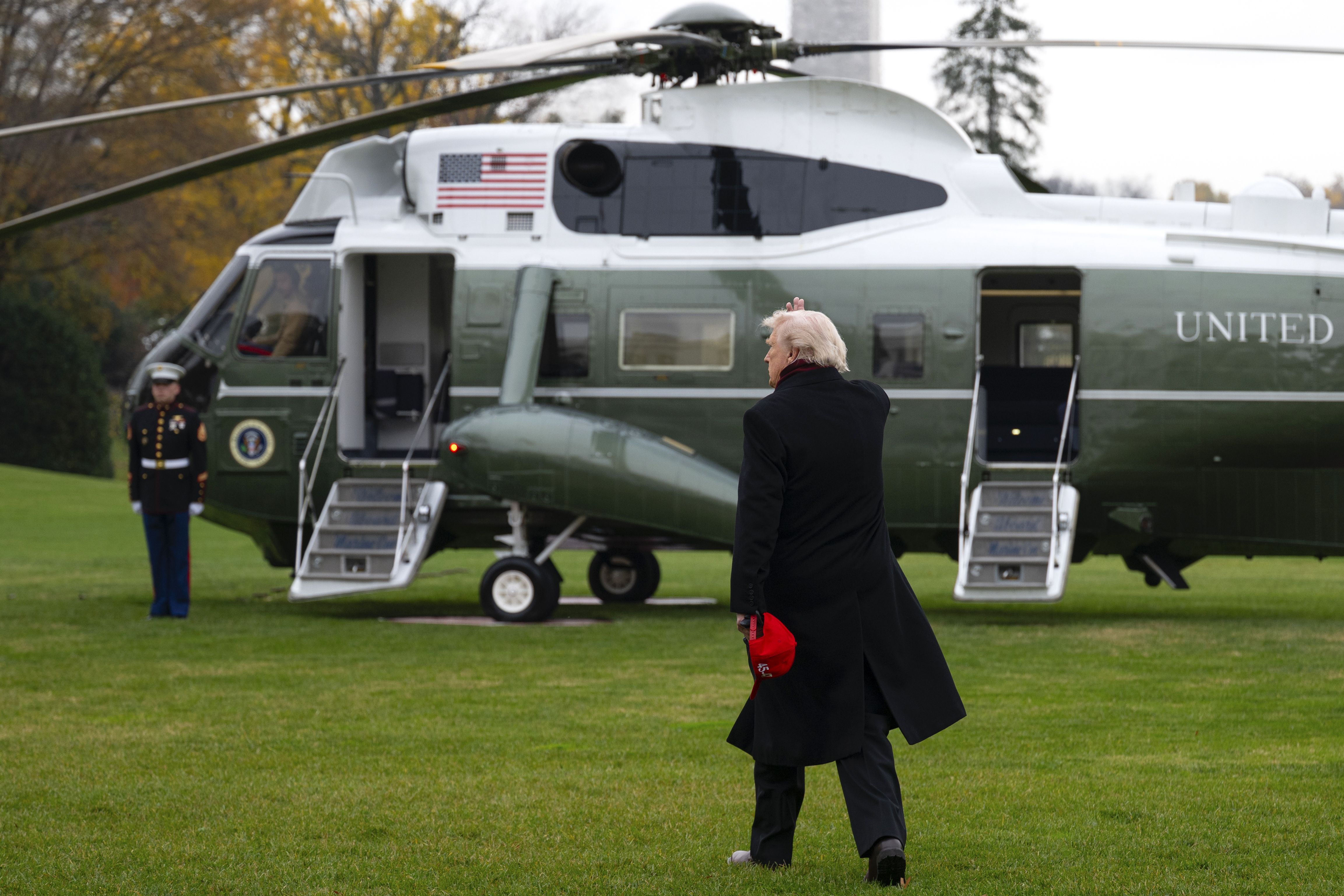 Trump waves as he walks up to Marine One