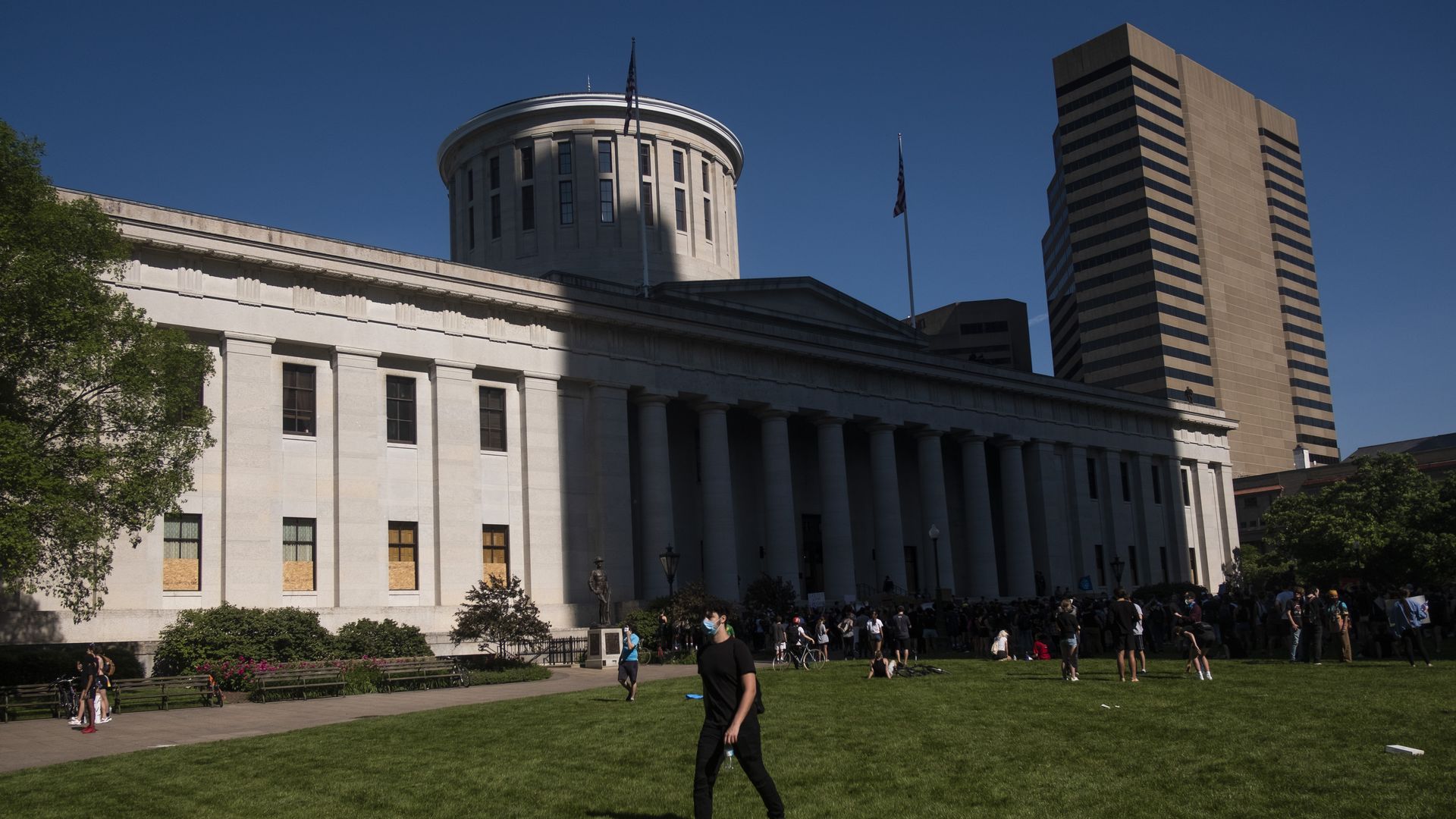 A picture of the ohio statehouse
