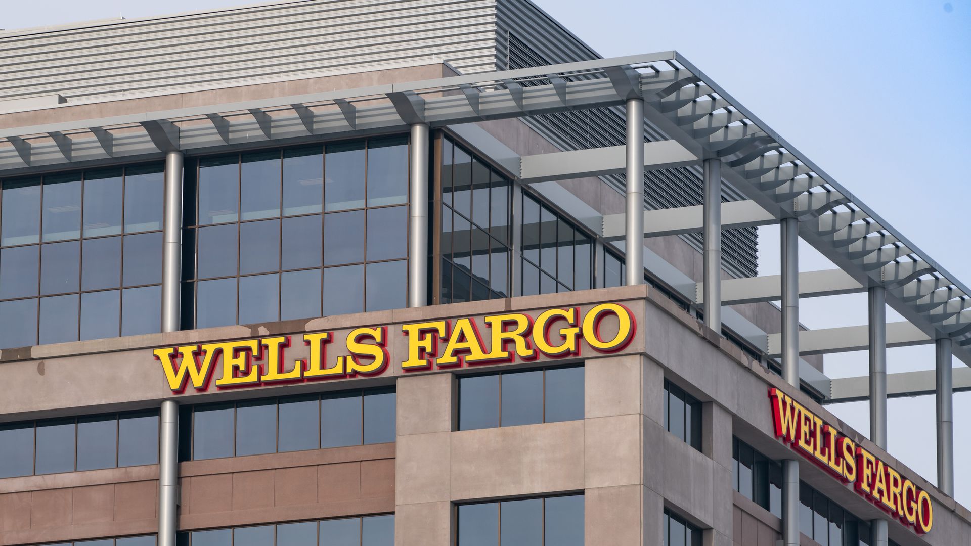 wells fargo tower with signeage