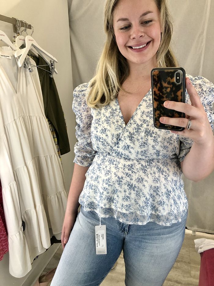 floral blouse and jeans uniqities