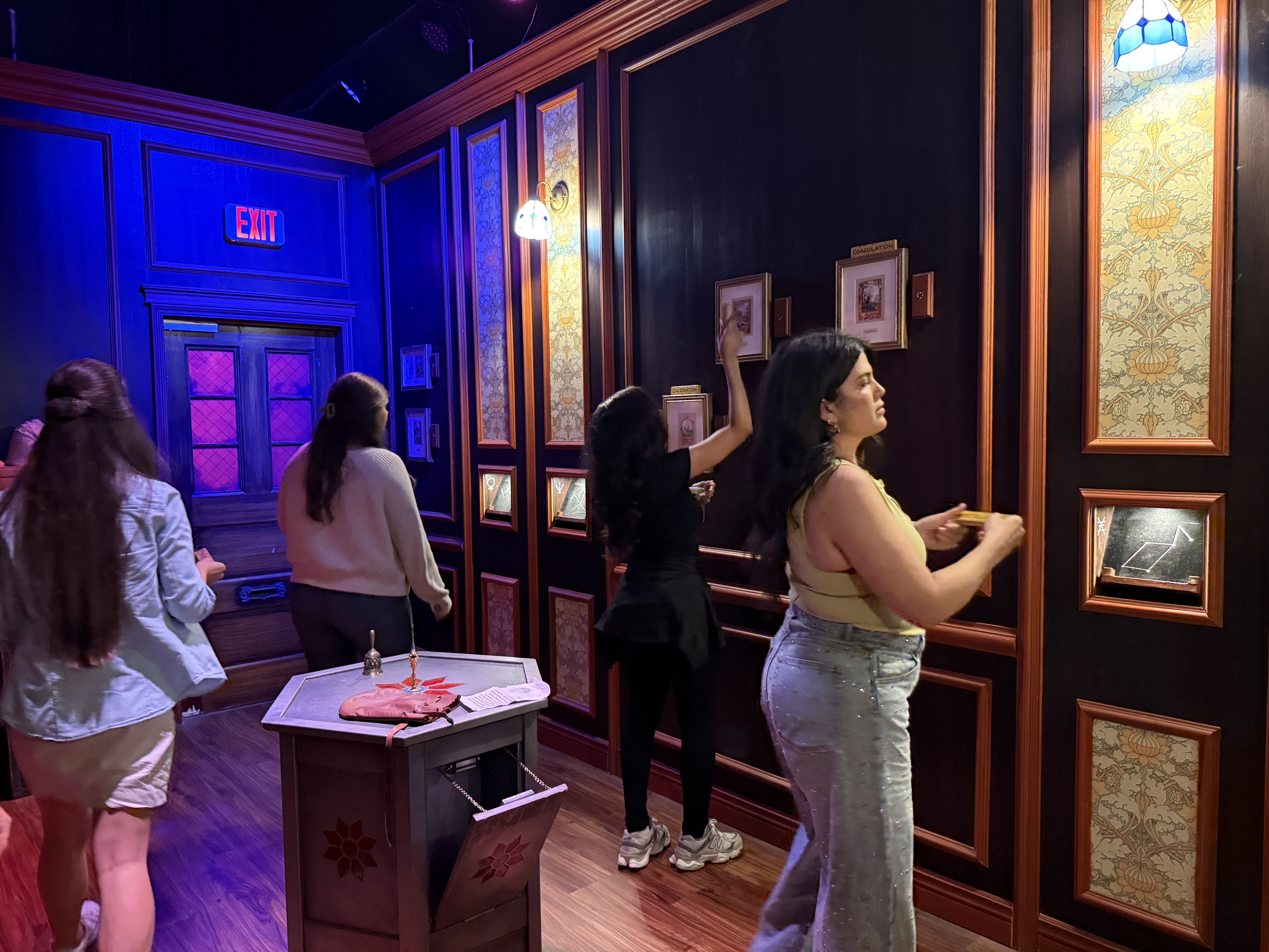 axios.com - McKenzie Rankin - Charlotte's new time travel escape room changes based on your choices