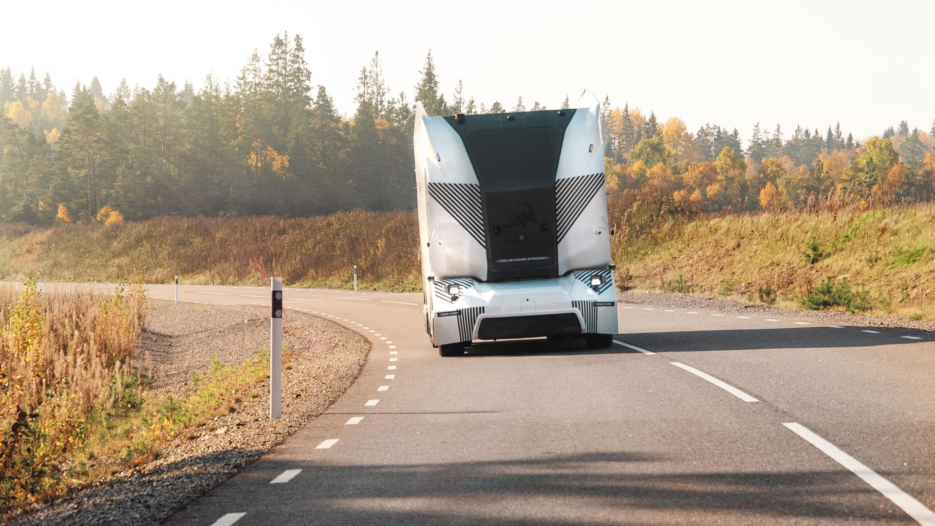 Image of cab-less, driverless truck from Einride