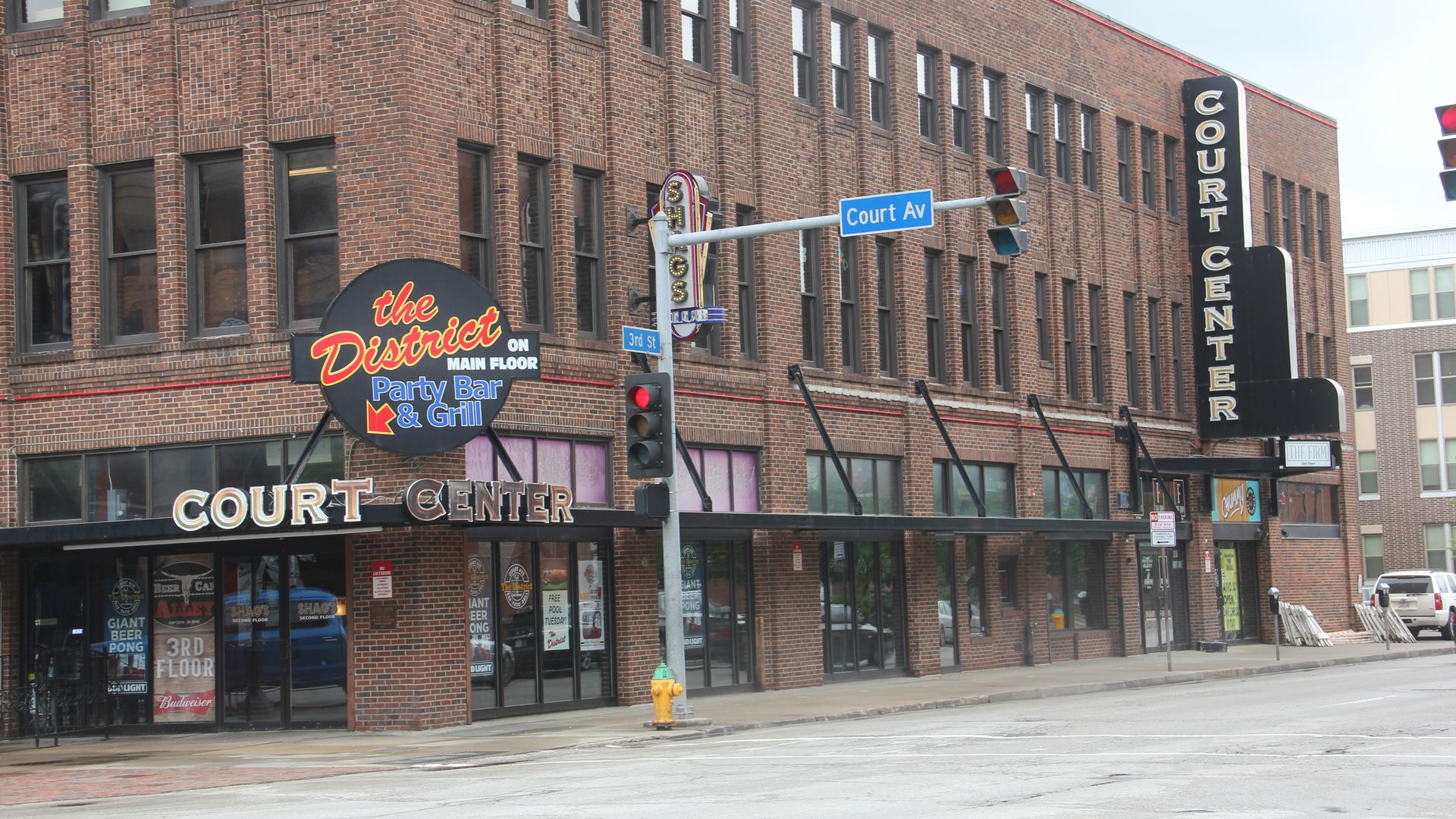 A photo of Court Avenue in Des Moines.