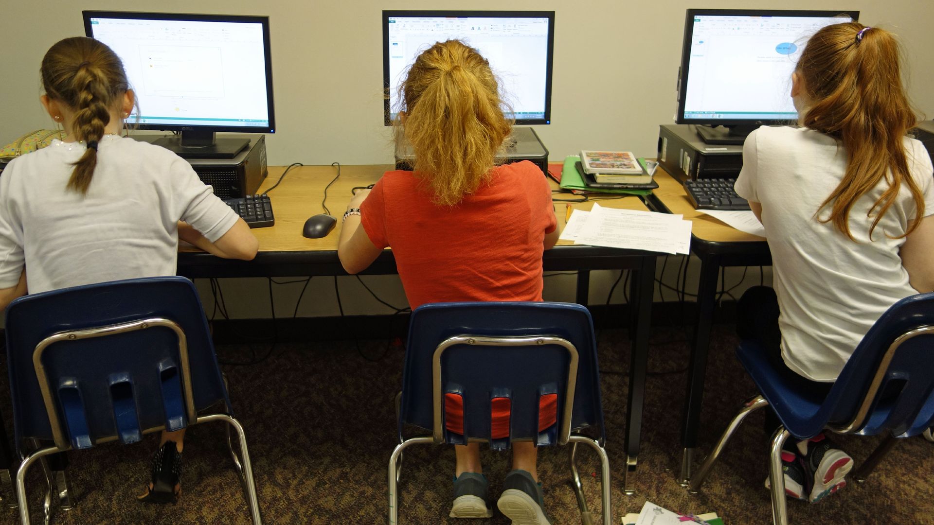 6th grade girls on computers