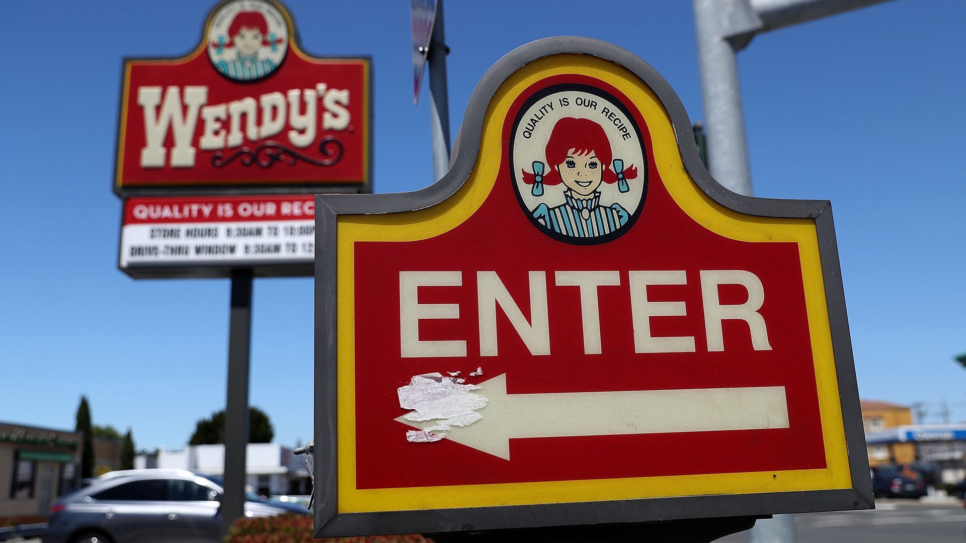 Photo of a Wendy's sign that says "ENTER" with an arrow