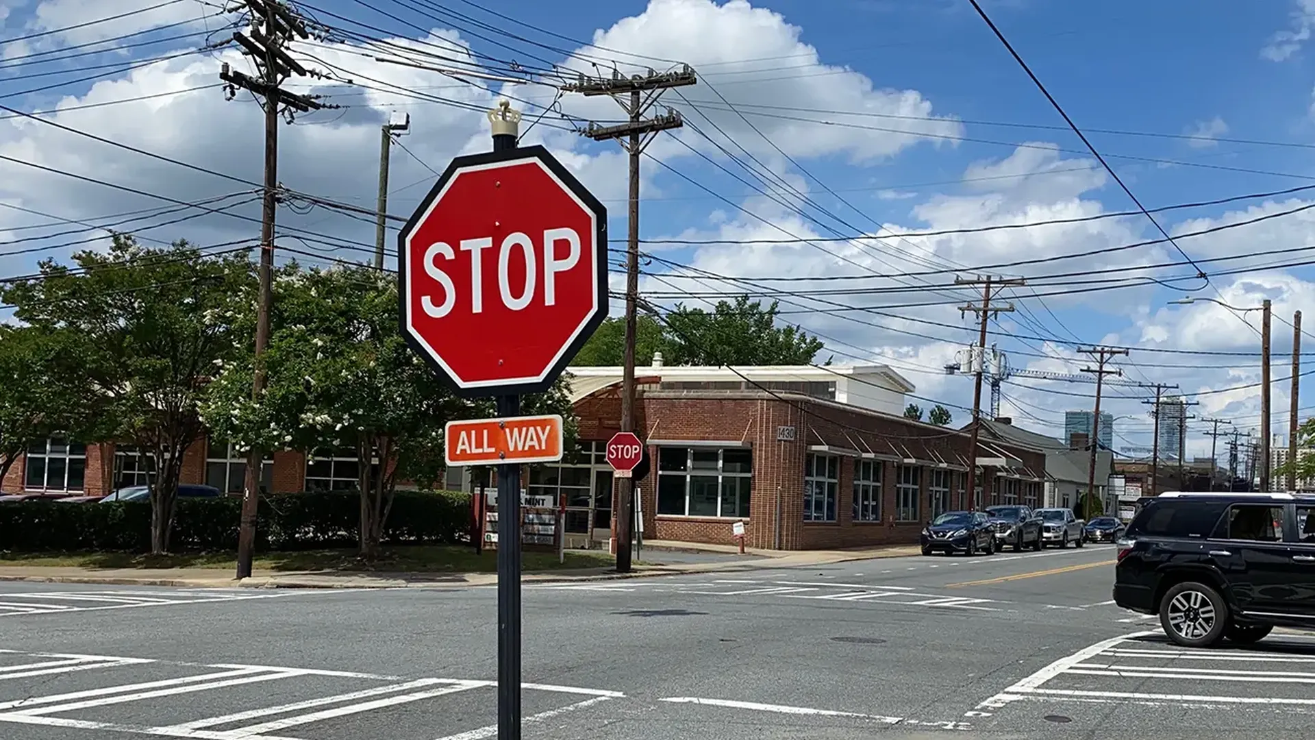 intersection of W. Summit and Mint St.