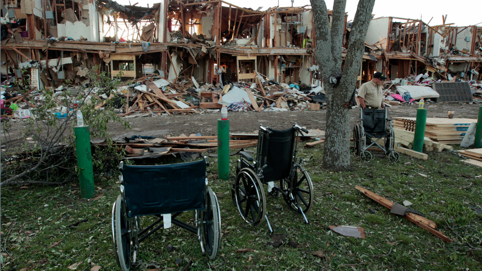 A photo of a destroyed apartment complex 