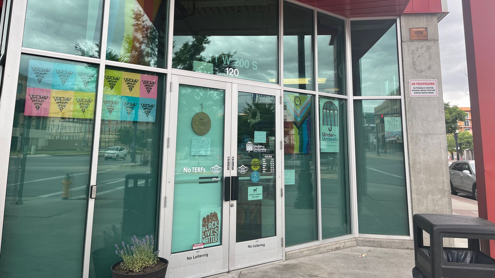 Storefront of the Under the Umbrella Bookstore in Salt Lake City. Photo: Kim Bojórquez.