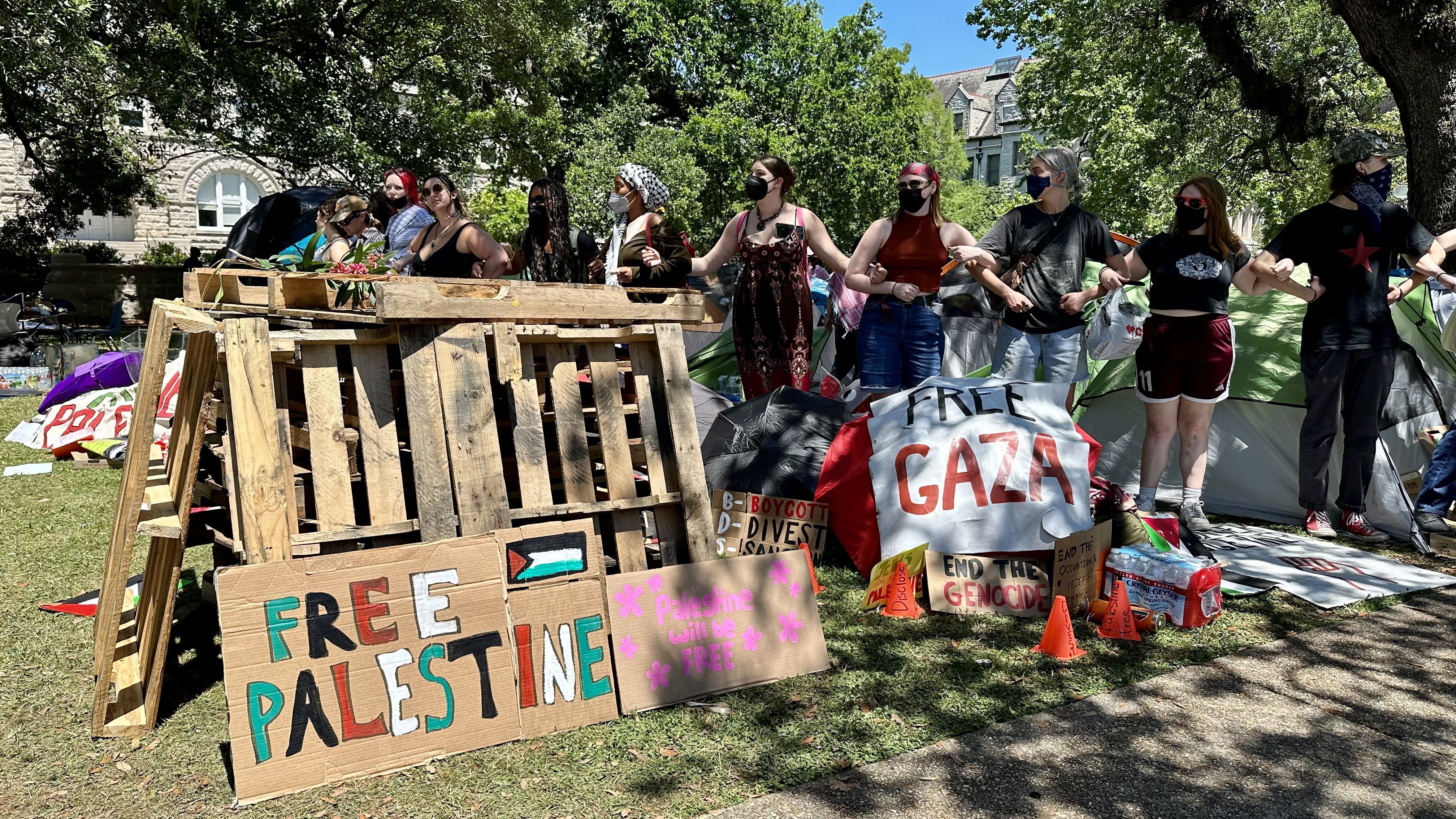 Photo shows protesters at Tulane.