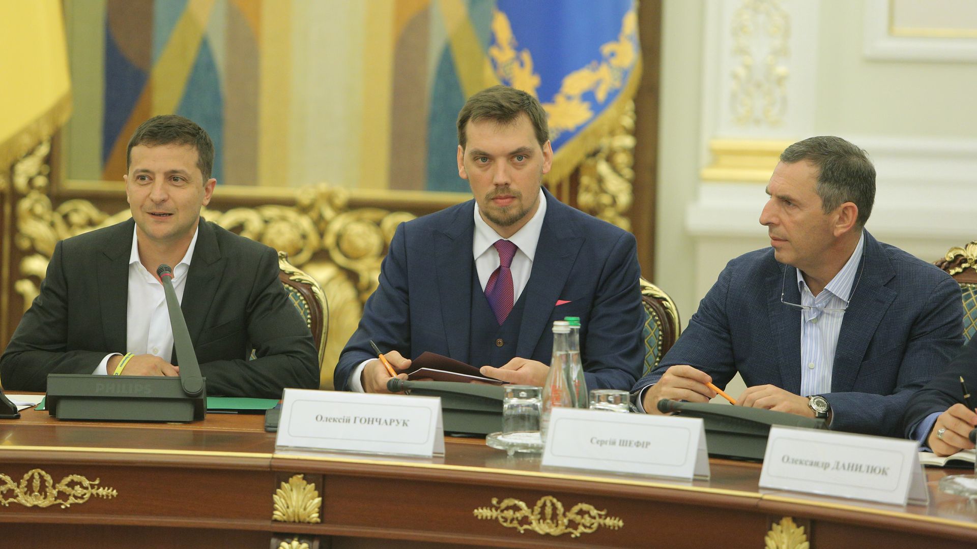 Serhiy Shefir (left) with Ukrainian President Volodymyr Zelrnskyy (right) and former Ukrainian Prime Minister Oleksiy Honcharuk (middle) in Kyiv in September 2019.