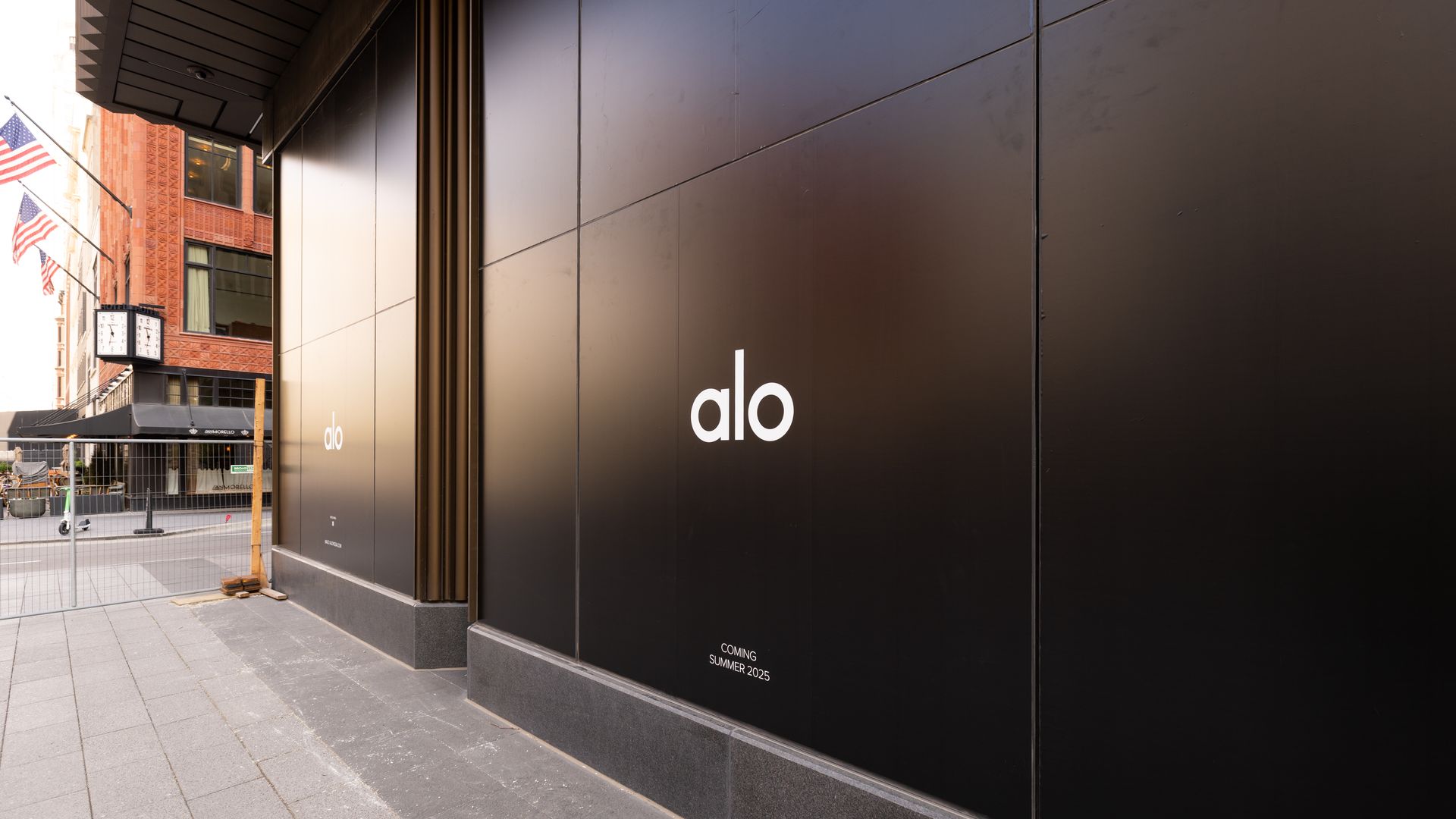 A black window wrap shows the "Alo" brand on the Hudson's building.