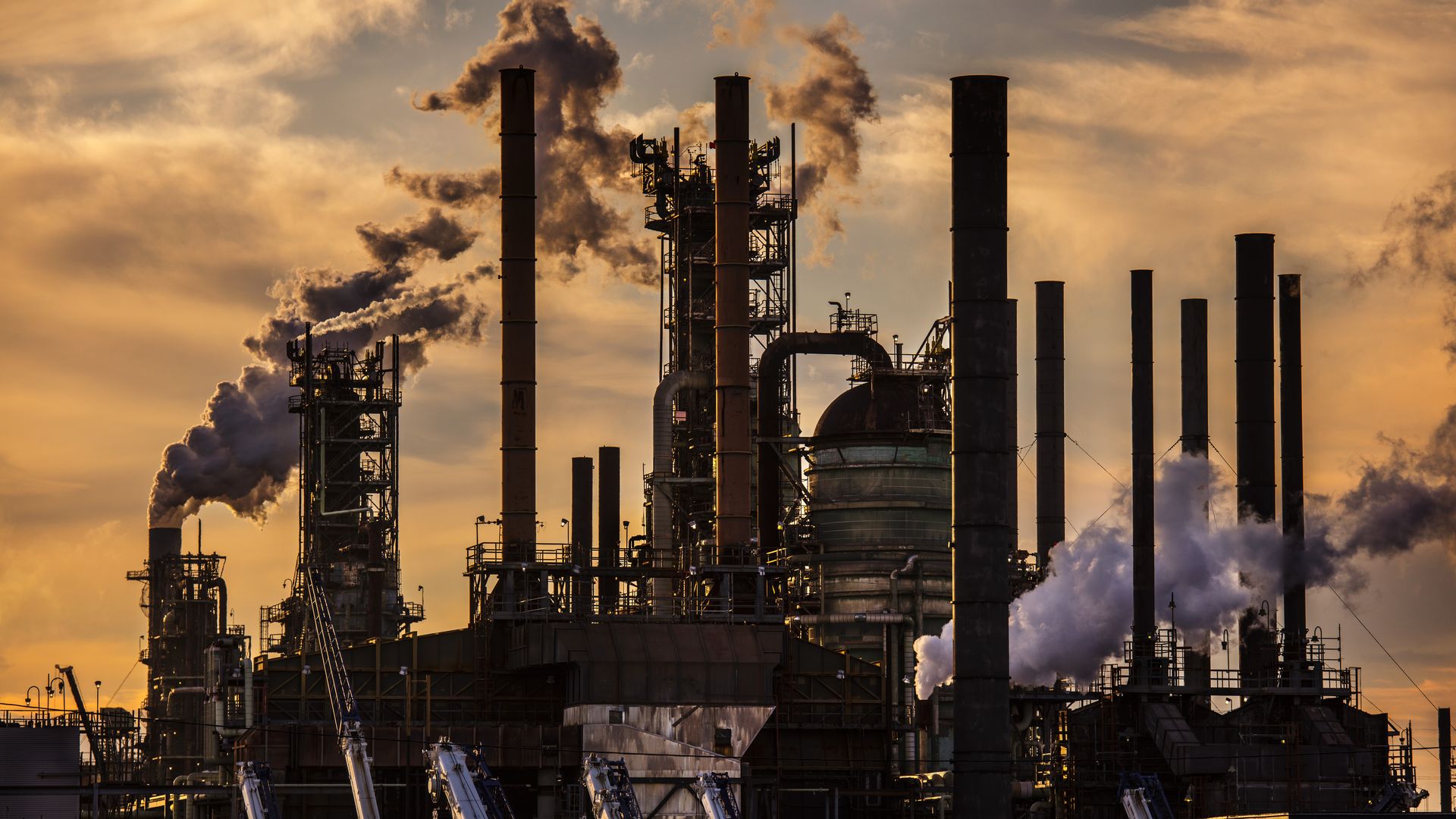 Photo of an Exxon refinery in Louisiana