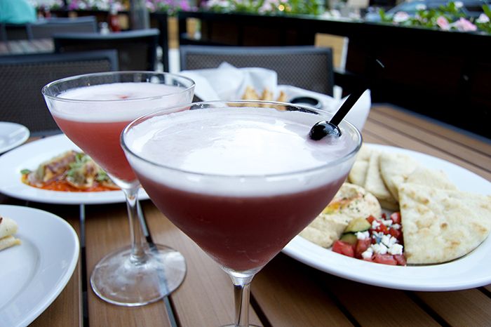 drinks-at-Rusty-Bucket