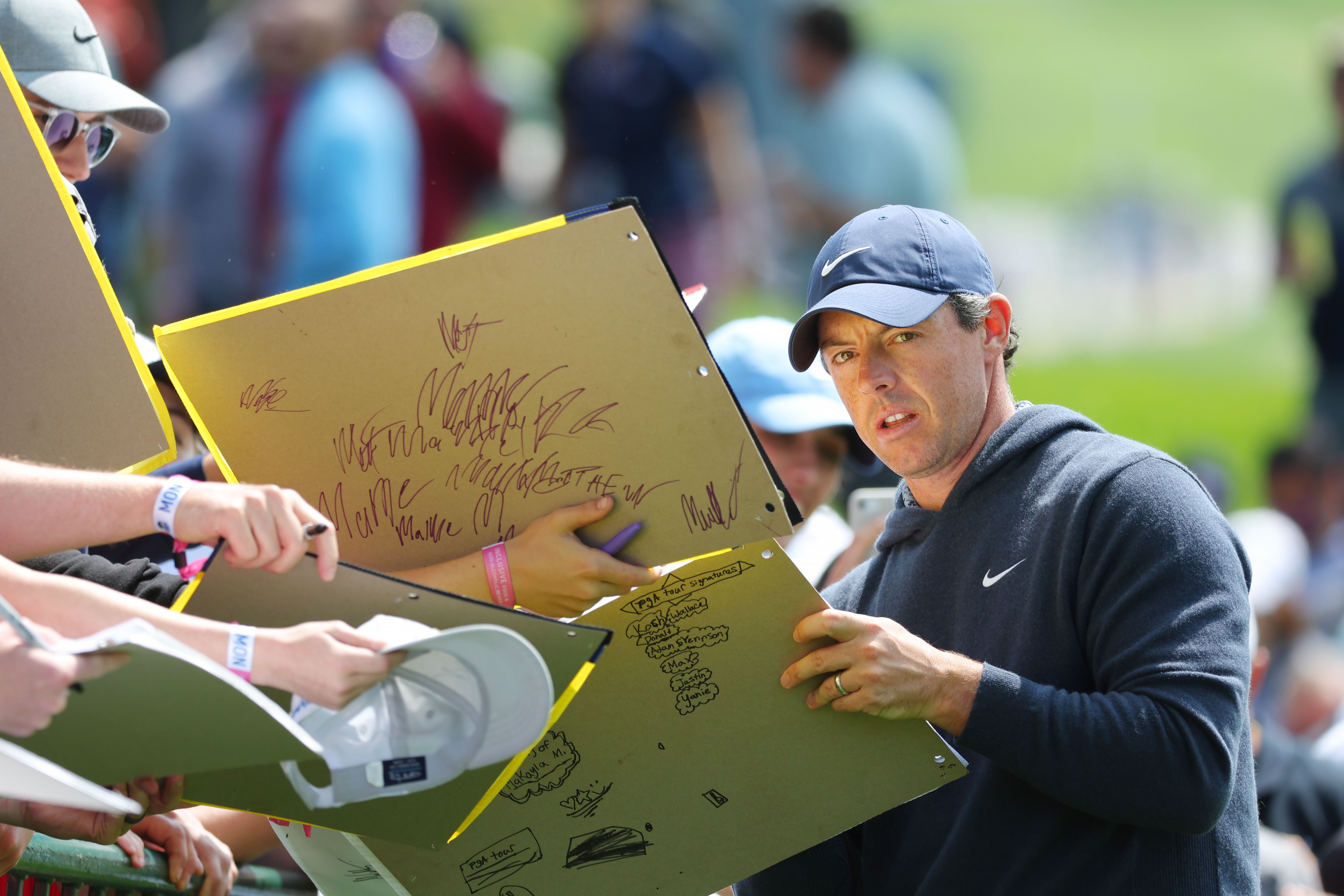 rory mcilroy signs autograph