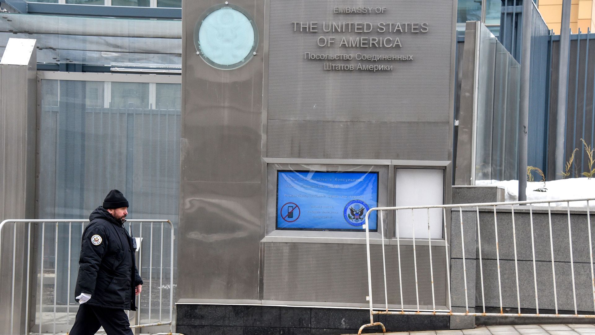 A security officer walking in front of the the embassy of the United States of America in Moscow in 2018.
