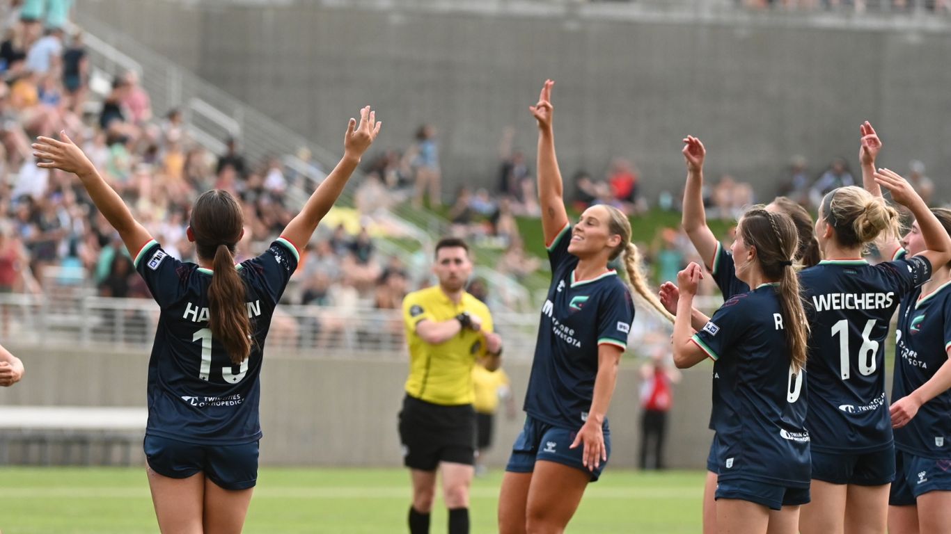 Minnesota Aurora women's soccer team off to undefeated start in second