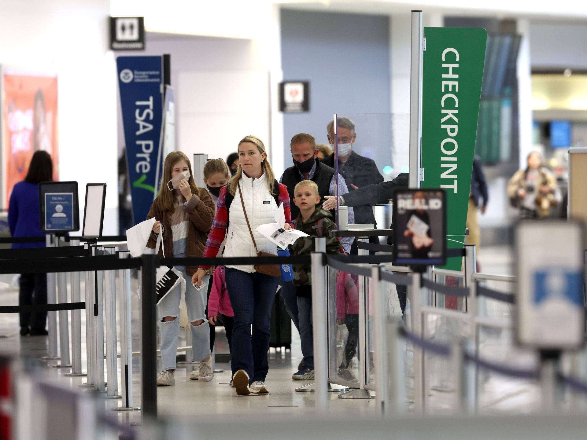 Travelers don't totally hate SFO, study shows - Axios San Francisco