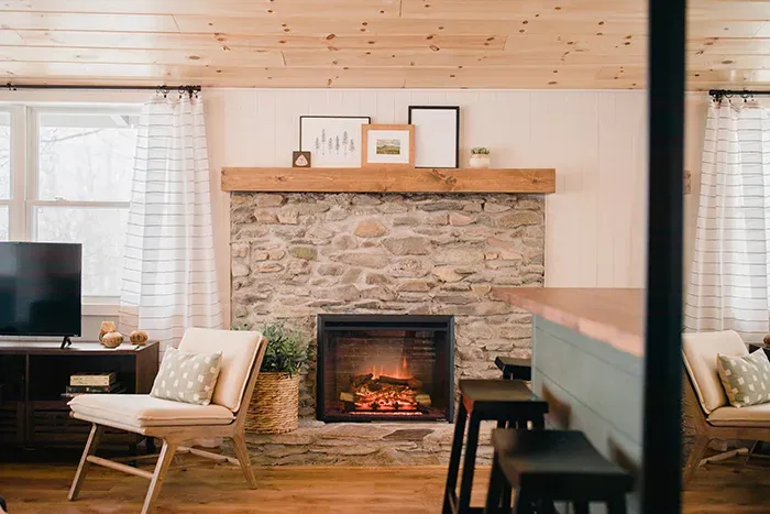 Airnbnb mountain house fireplace