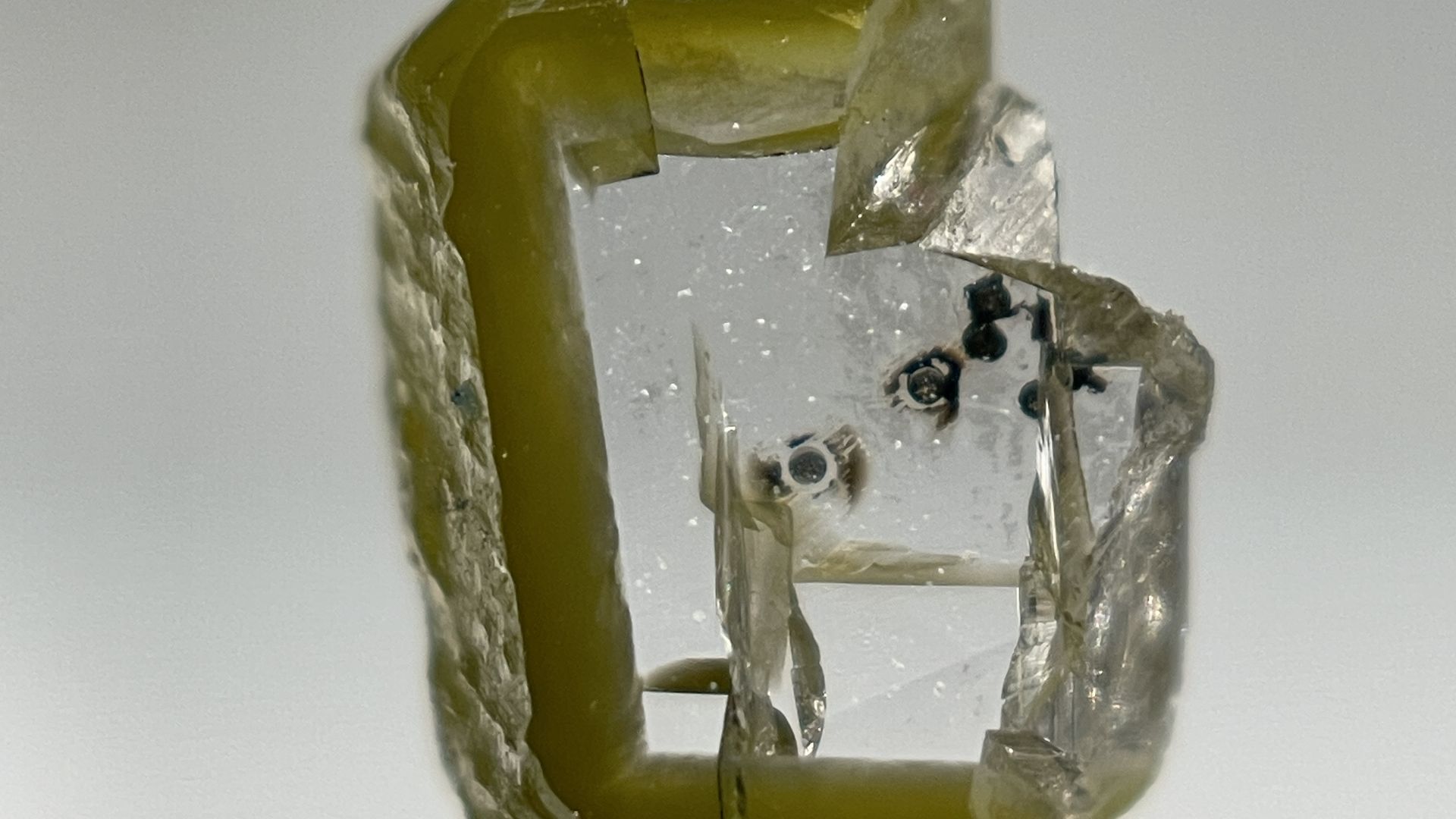  Photo of a diamond that carried a new mineral that was carried to the surface of the Earth