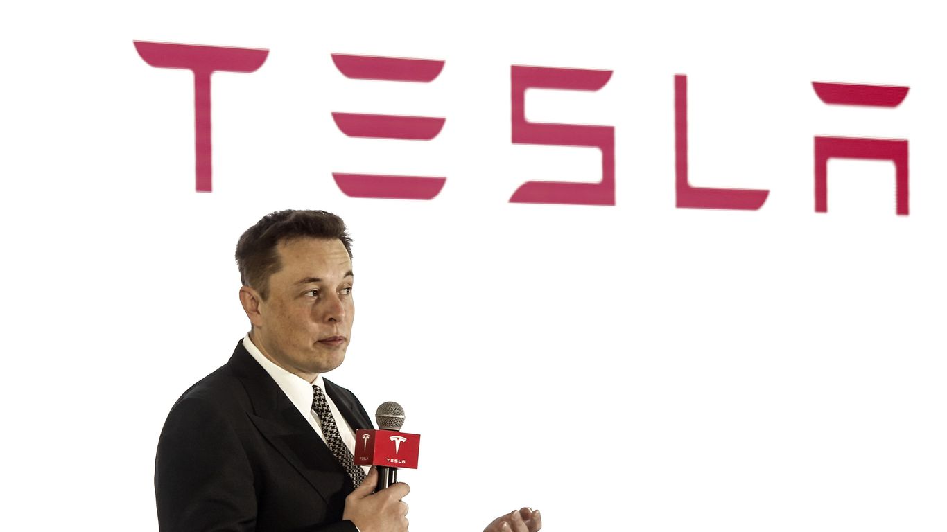 Tesla just saw $920M of cash disappear