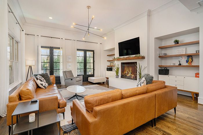 2927 Carmel Road living room