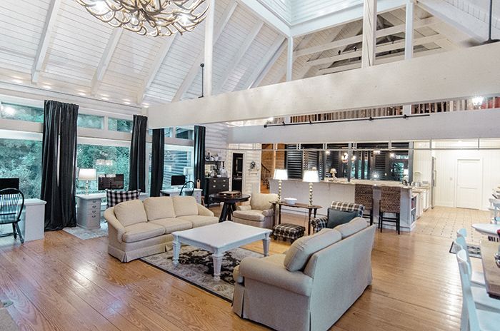 10450 Brief Rd living room