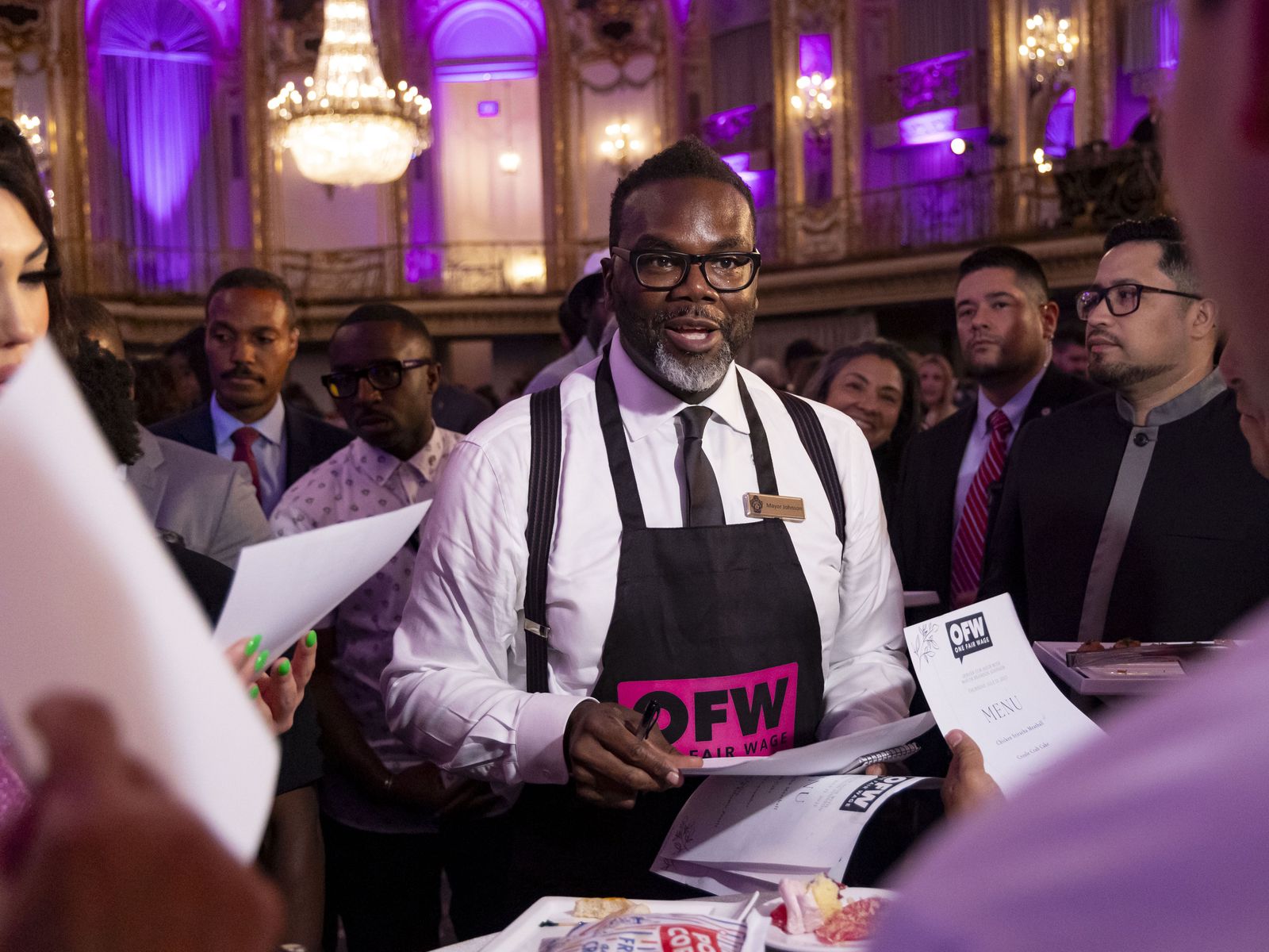 Chicago moves closer to eliminating tipped minimum wage - Axios Chicago