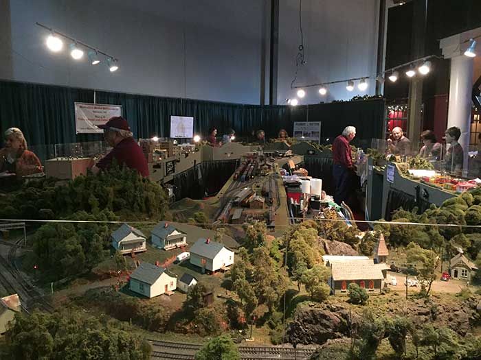 southern-christmas-show-model-train-2