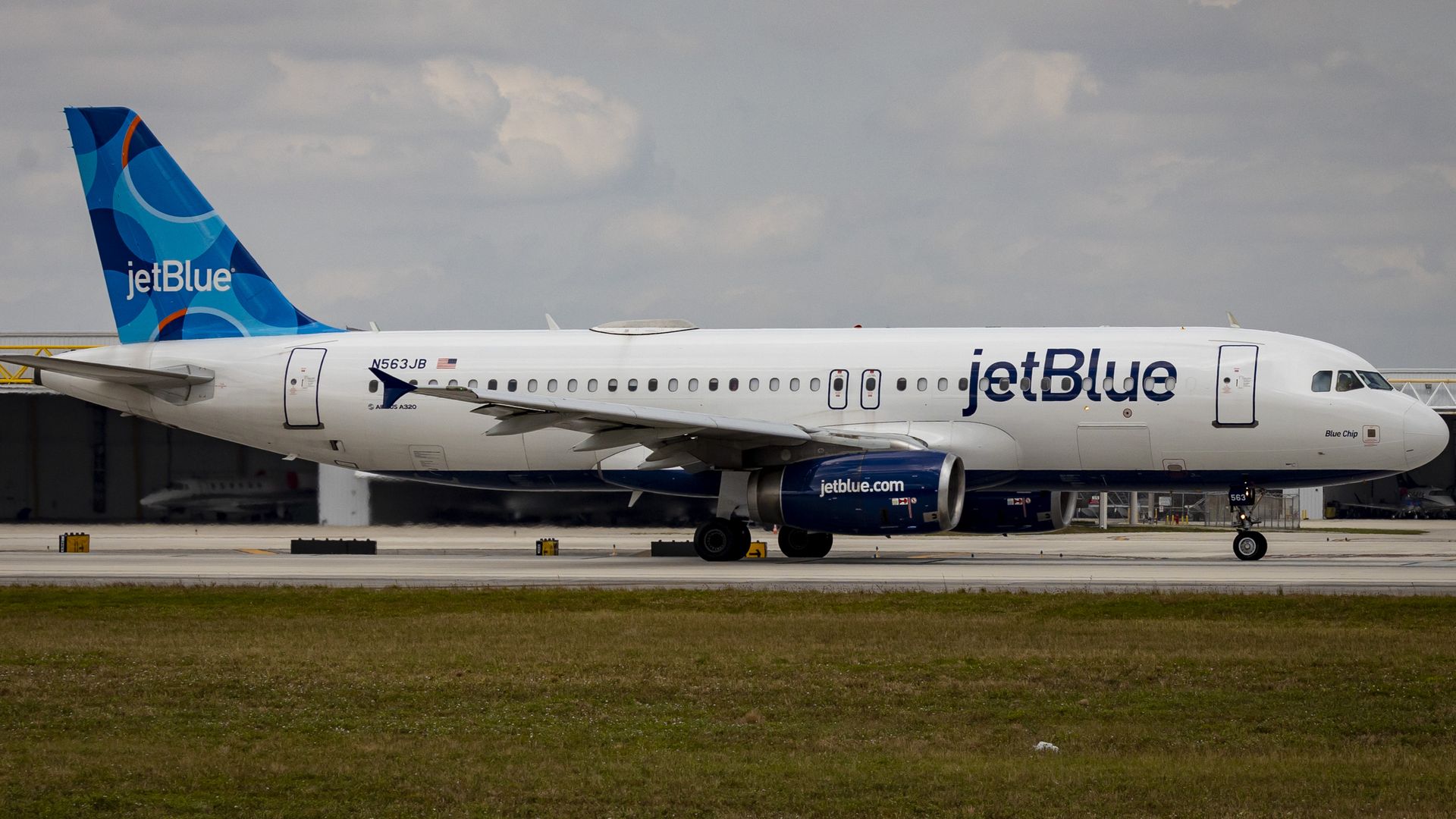 Bodies found in landing gear of JetBlue plane at Fort Lauderdale