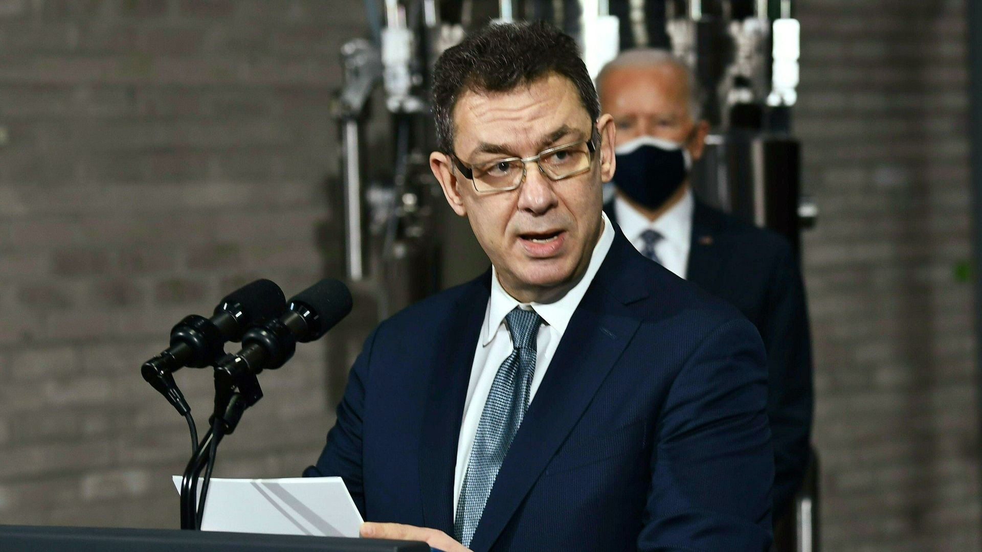 US President Joe Biden listens to Pfizer CEO Albert Bourla speak at the Pfizer Kalamazoo Manufacturing Site February 19, 2021, in Portage, Michigan. (Photo by Brendan Smialowski / AFP)