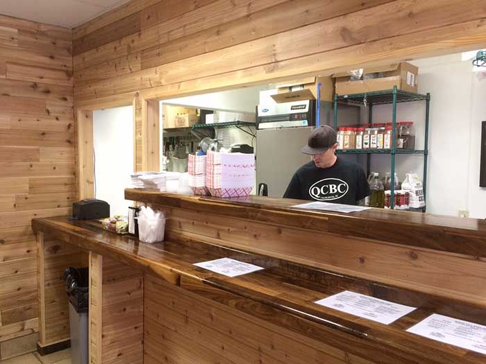 ordering-at-queen-city-beer-and-chili