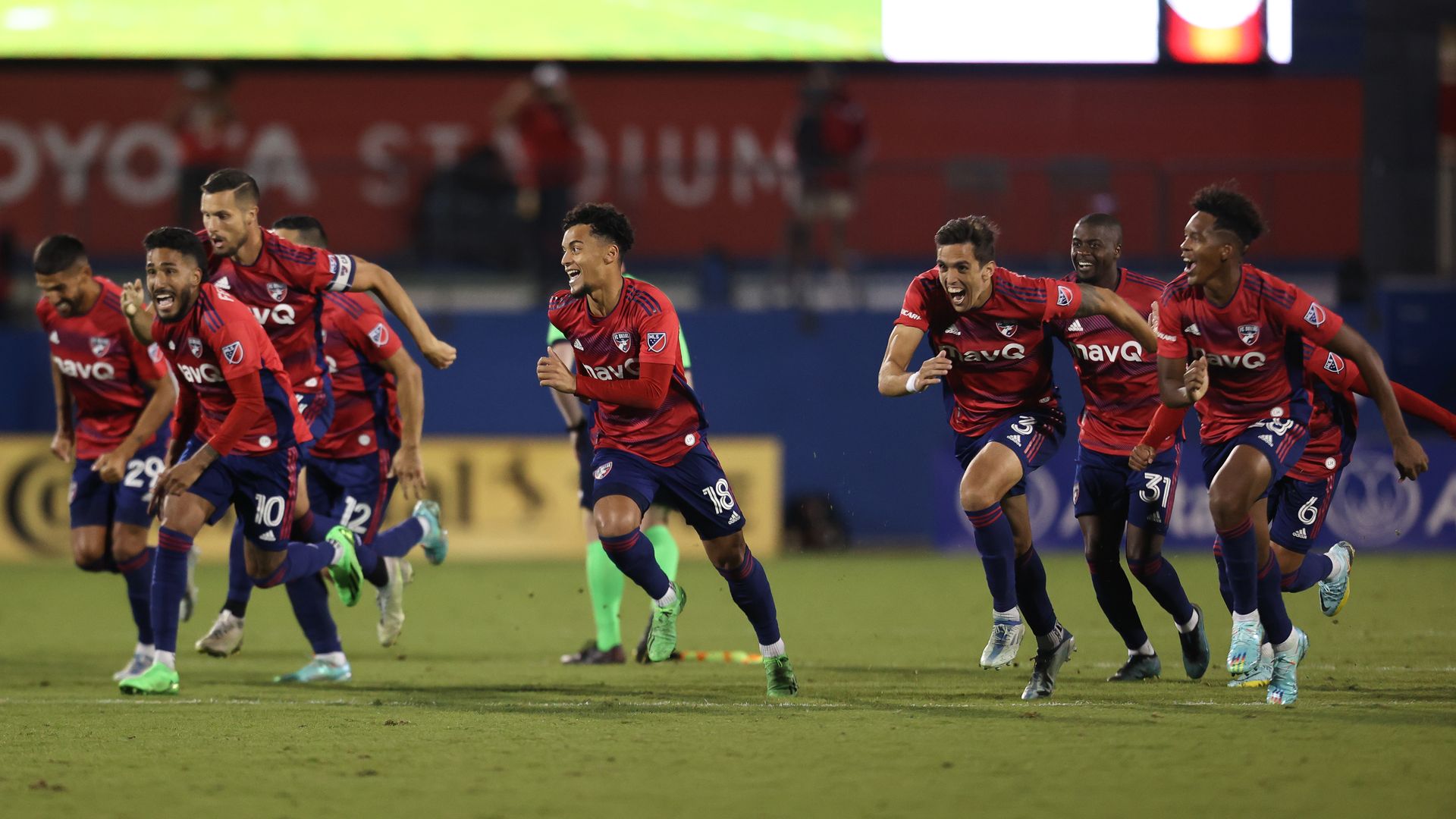 FC Dallas celebrating