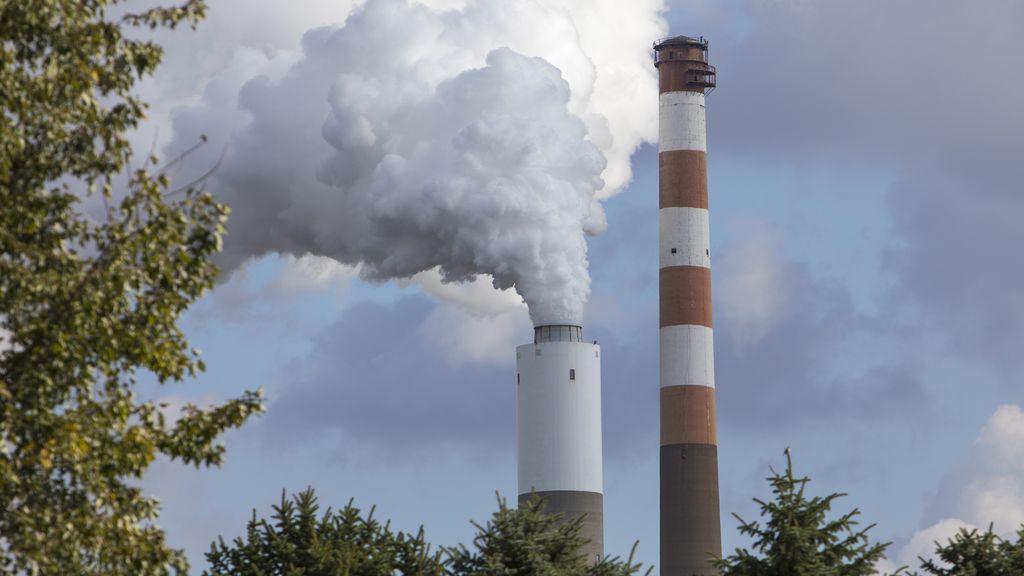 EPA to relax federal regulations on coal-fired power plant waste