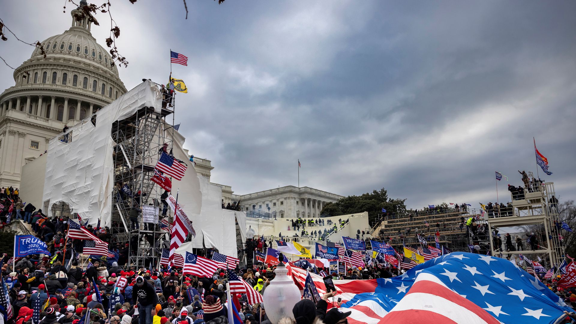 Trump supporters clash with police and security forces as demostrators try to storm the US Capitol on January 6, 2021.