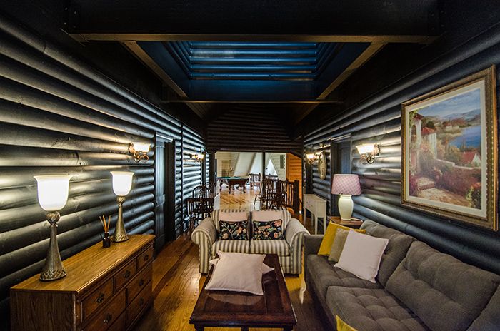 10450 Brief Rd entry room area