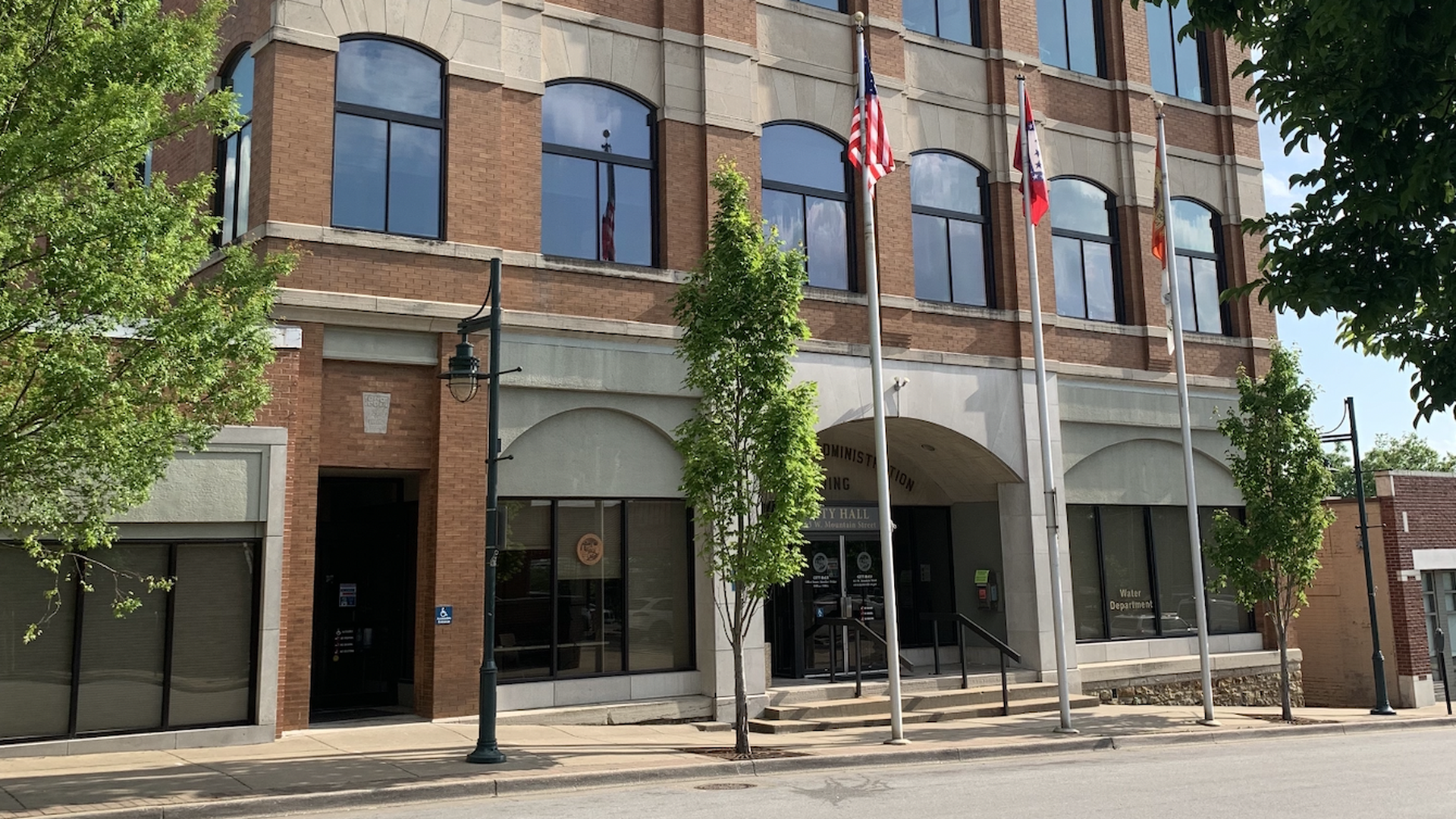 photo of fayetteville city hall