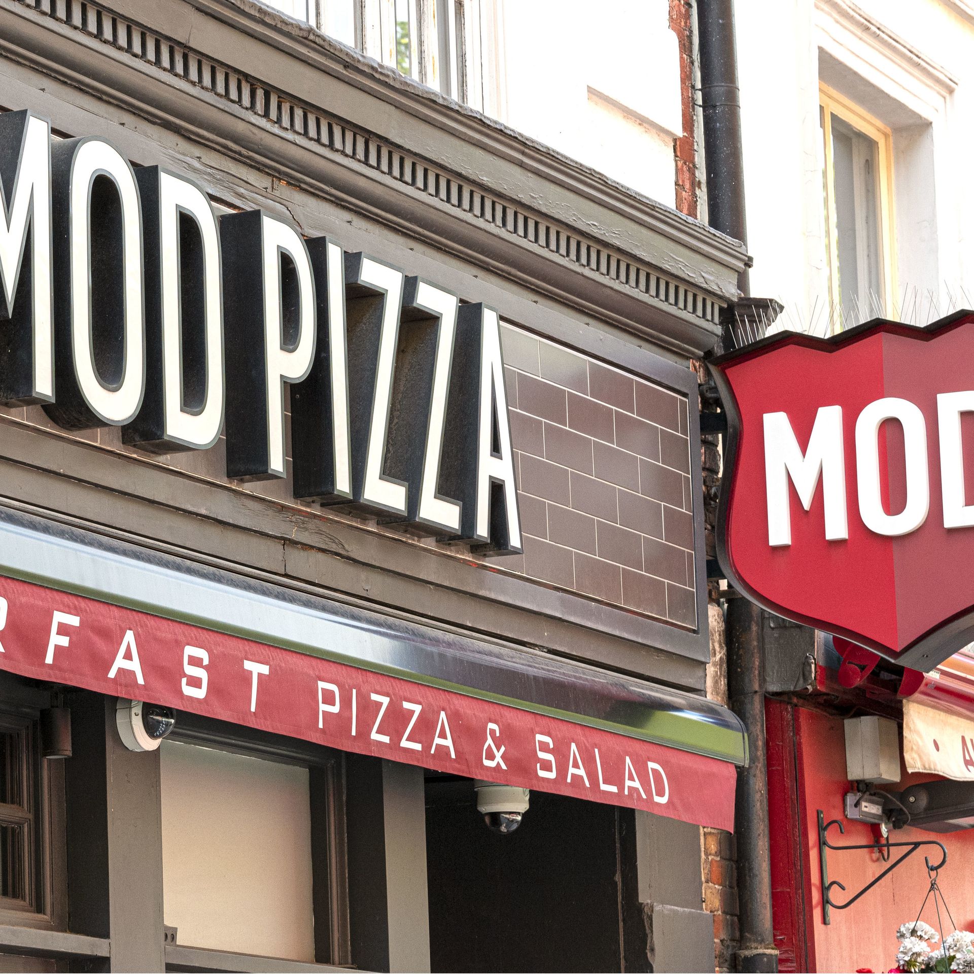 Picture of a store font of a MOD Pizza restaurant.
