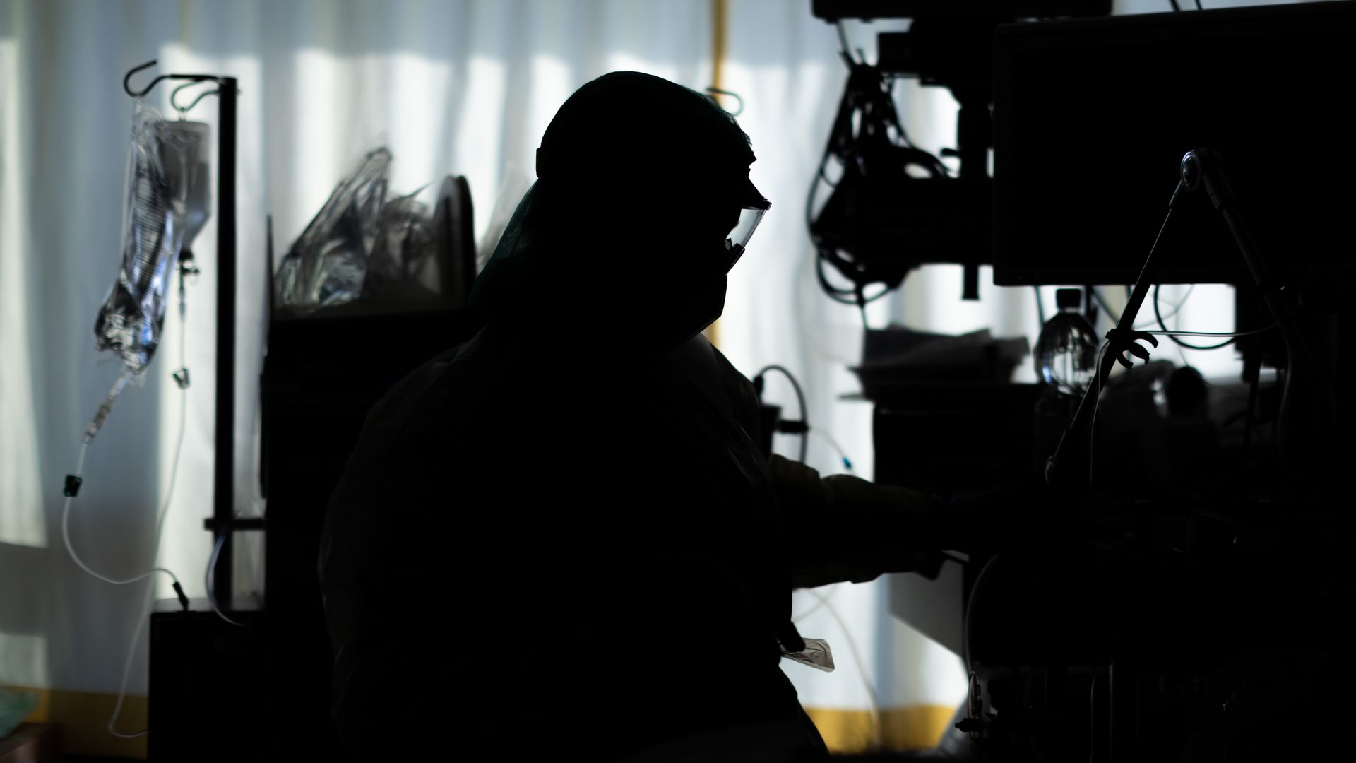 Photo of a nurse taking care of a COVID-19 patient in an intensive care unit in Germany