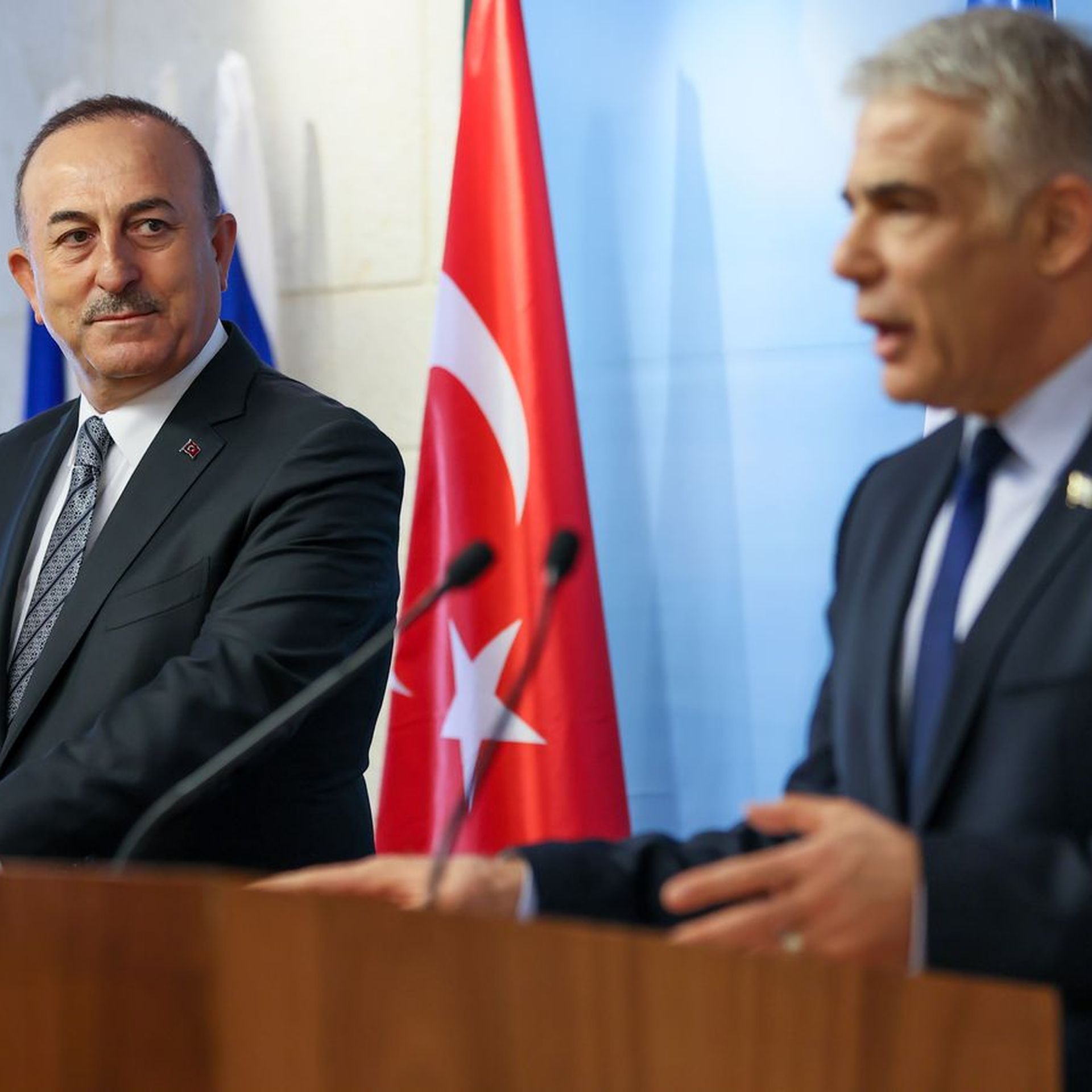Turkish Foreign Minister Mevlüt Çavuşoğlu (left) and Israeli Foreign Minister Yair Lapid on May 25. Photo: Cem Ozdel/Anadolu Agency via Getty Images
