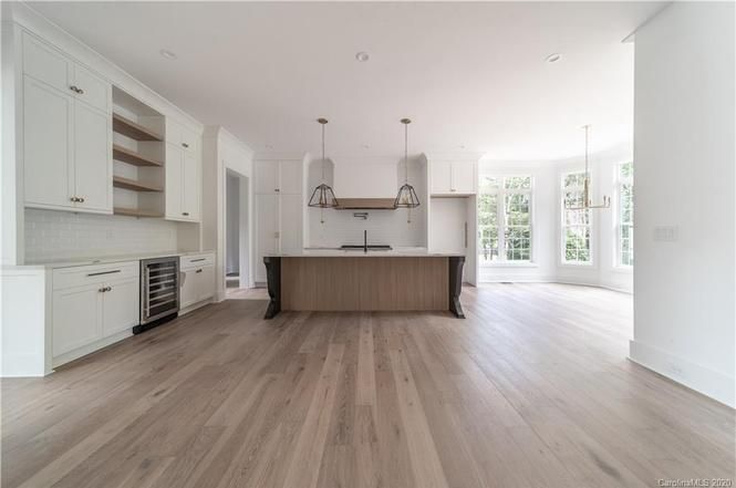 315 Mammoth Oaks Dr kitchen