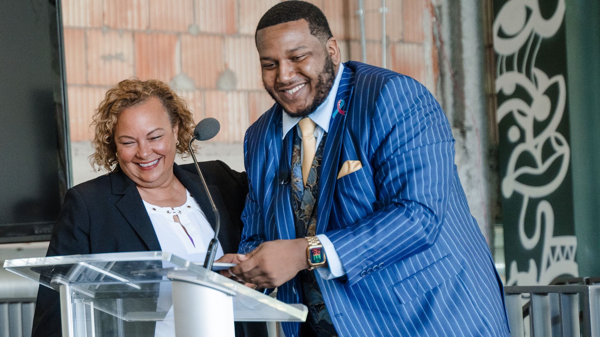 Detroit native and graduate Mario Crippen (right) pictured beside Lisa Jackson, Appleβs VP of environment, policy and social initiatives. Photo courtesy of Apple