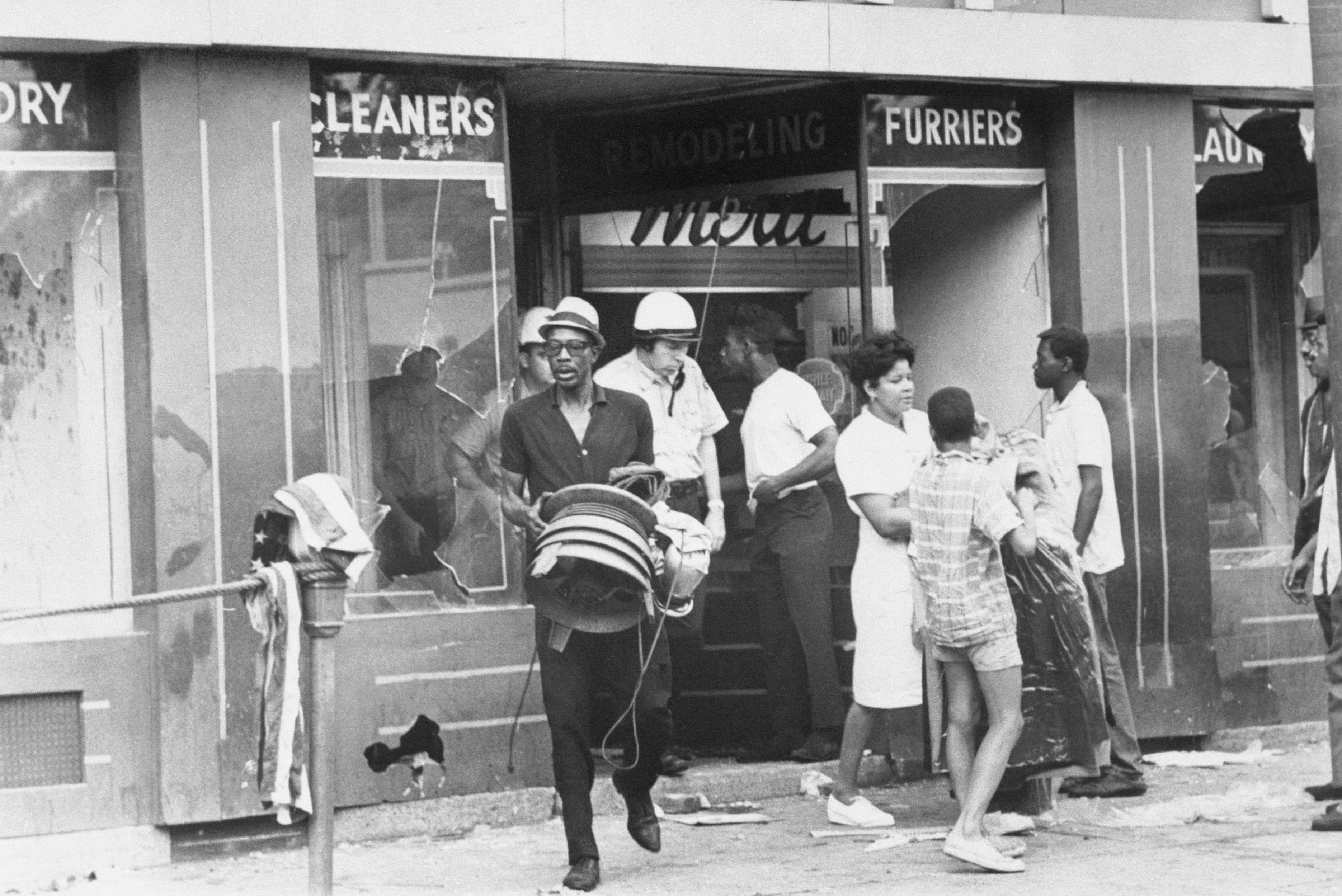 People looting a store in 1966 