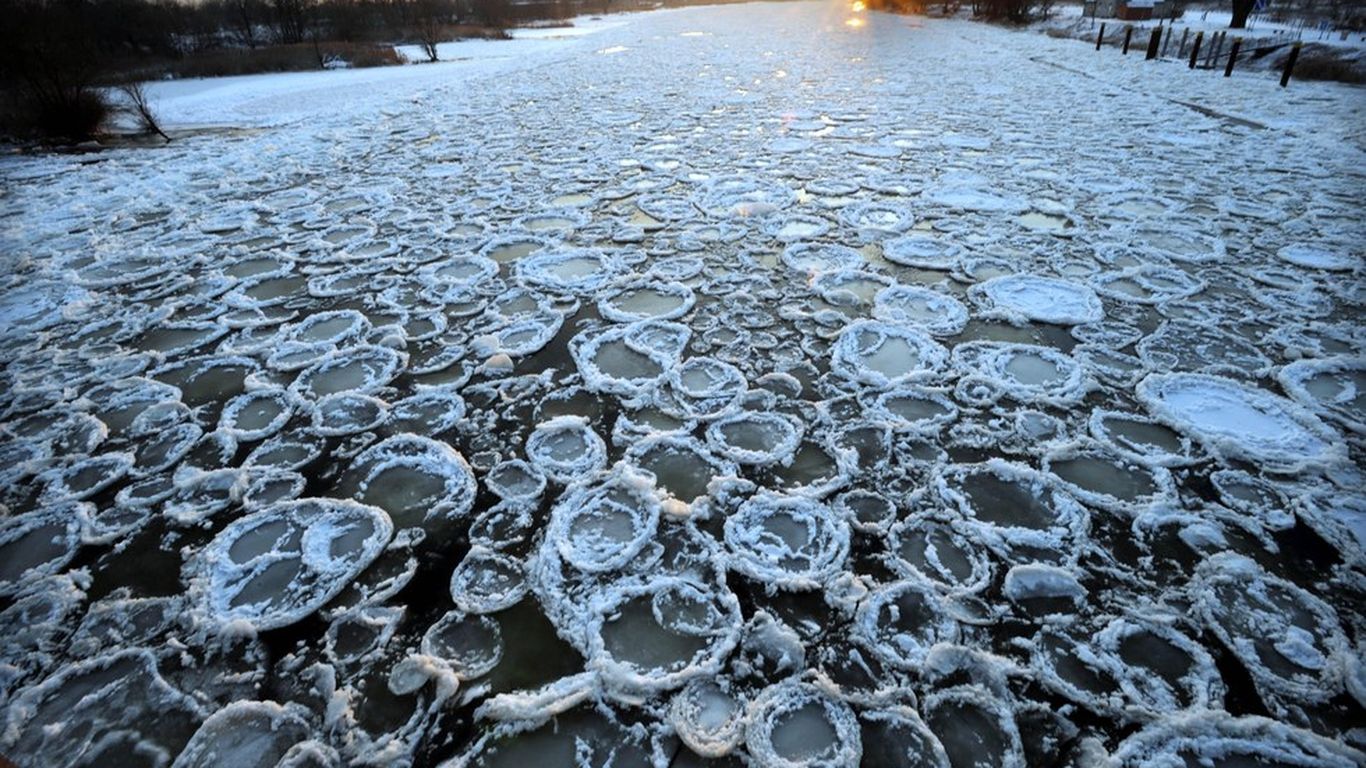Dormant bacteria trapped in ice could be released by climate change