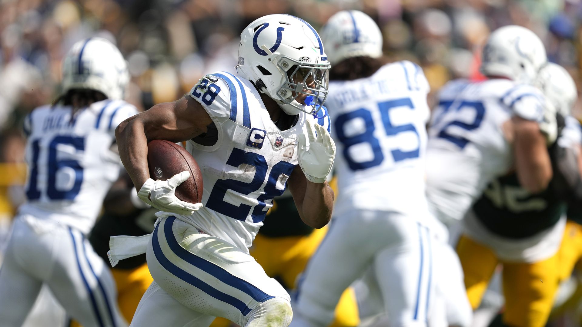 Jonathan Taylor #28 of the Indianapolis Colts runs with the ball against the Green Bay Packers during the third quarter at Lambeau Field on September 15, 2024 in Green Bay, Wisconsin.