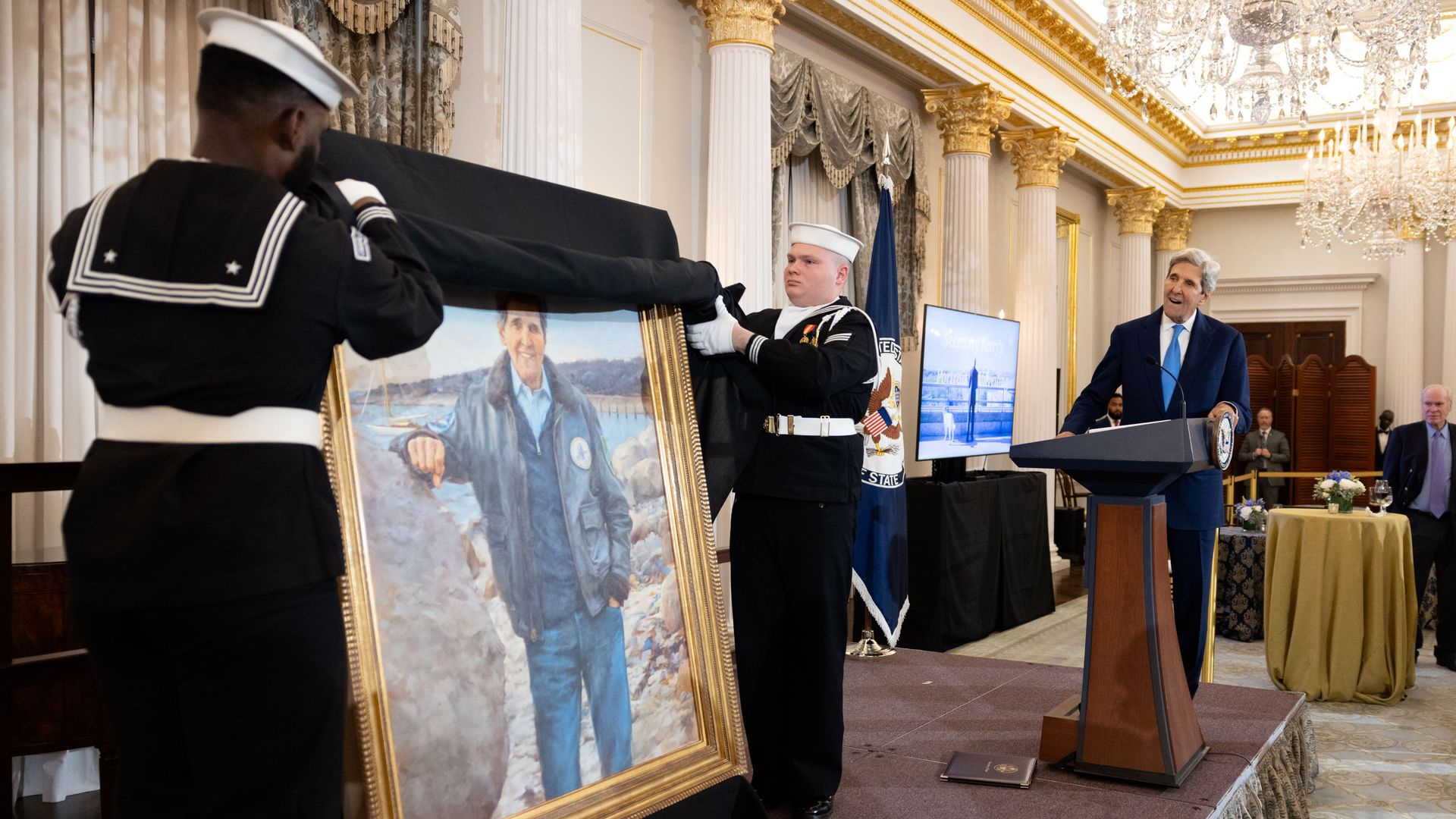 John Kerry sees his portrait