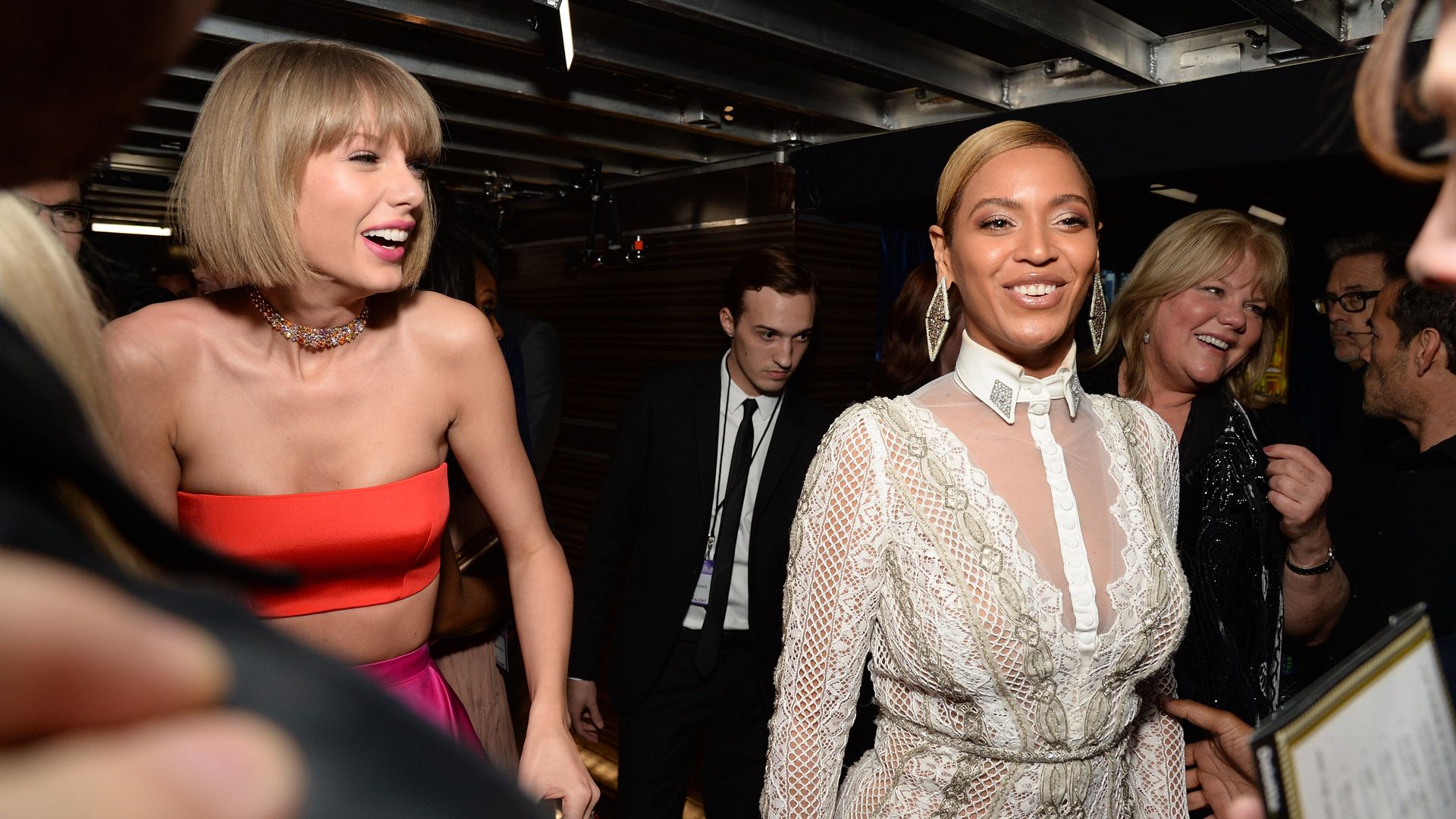 Taylor Swift and Beyonce laughing at an awards show.