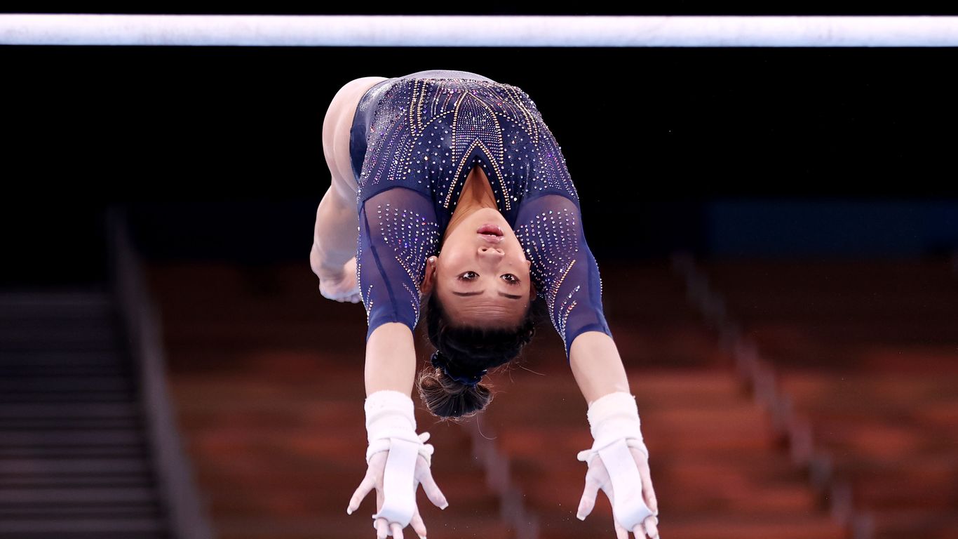 Suni Lee wins bronze medal in uneven bars