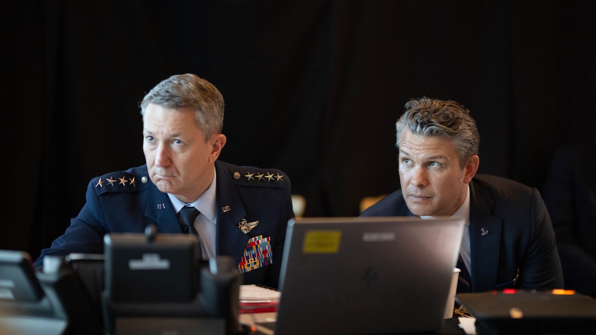 米軍特殊部隊がイラン国内でF-15搭乗員を救出、CIA欺瞞作戦が成功
