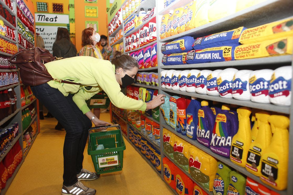 TAMPA FRESH FOODS A FELT ART INSTALLATION BY LUCY SPARROW - Kunin Felt